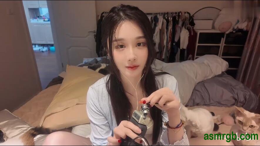 预览图:轩子巨2兔2025年哄睡小剧场-女友掏耳视角,编号30
